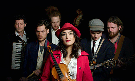Publicity photo of Phoebe Hunt and her band